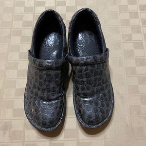 BOC‎ BORN CLOGS SLIP ON LOAFERS BLACK Gray Reptile